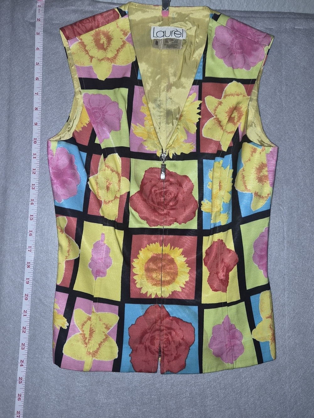 Laurel Floral Colorblock Vest – Size 34 US size 4